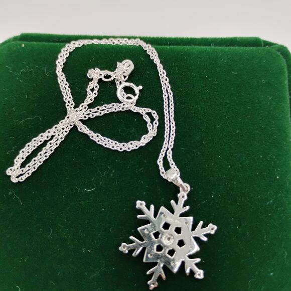 Sterling Snowflake necklace - Picture 2 of 5